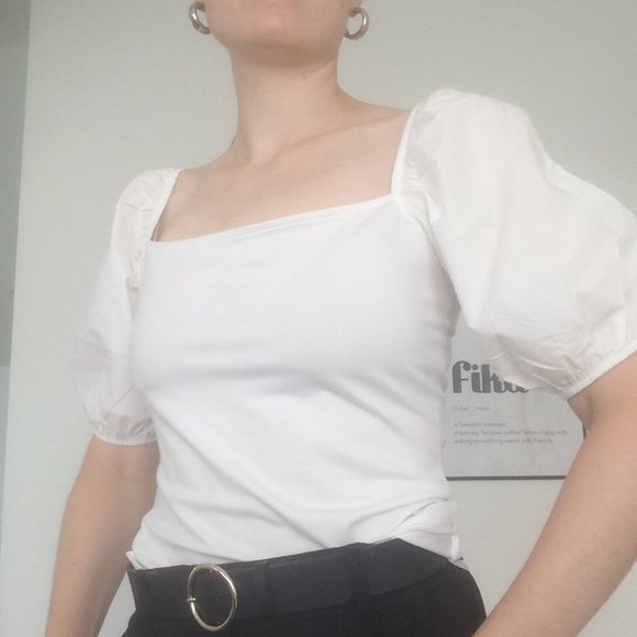H&M Tops - H&M Puff-sleeved Top